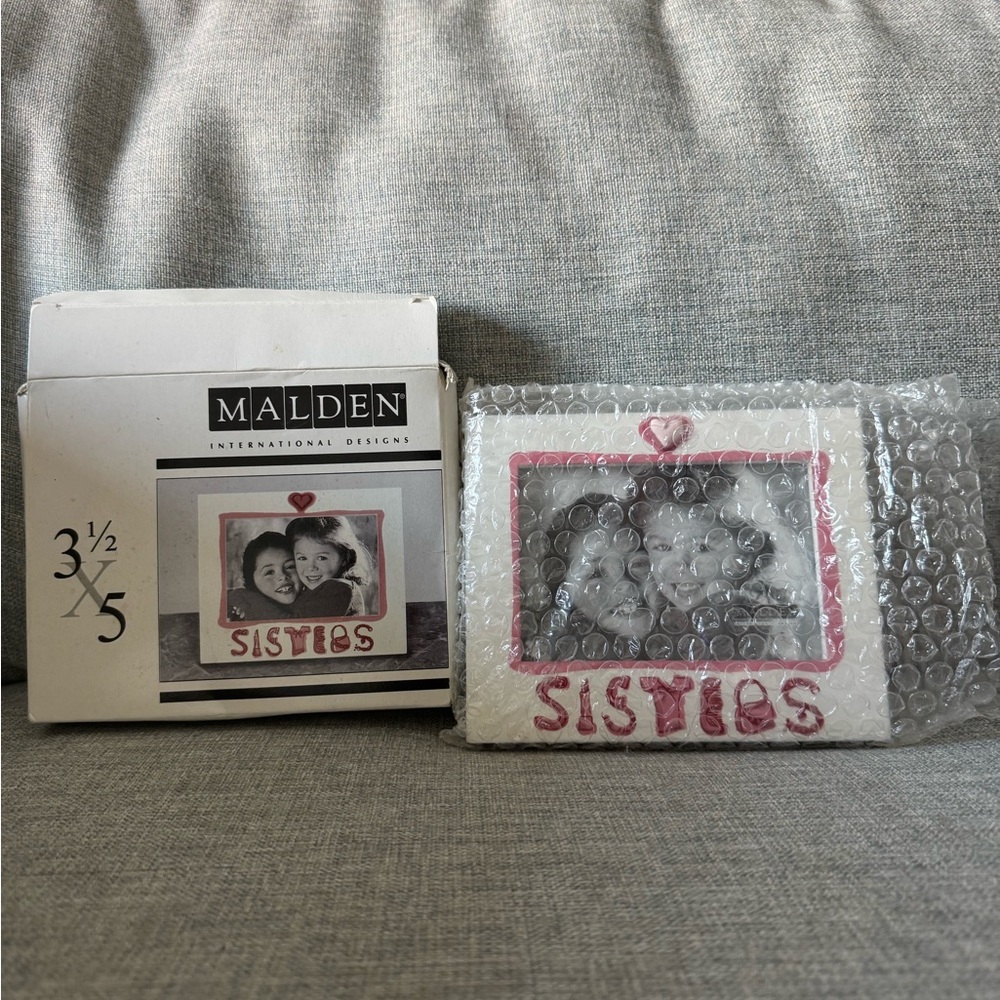 New Malden Sisters Frame with Heart Design